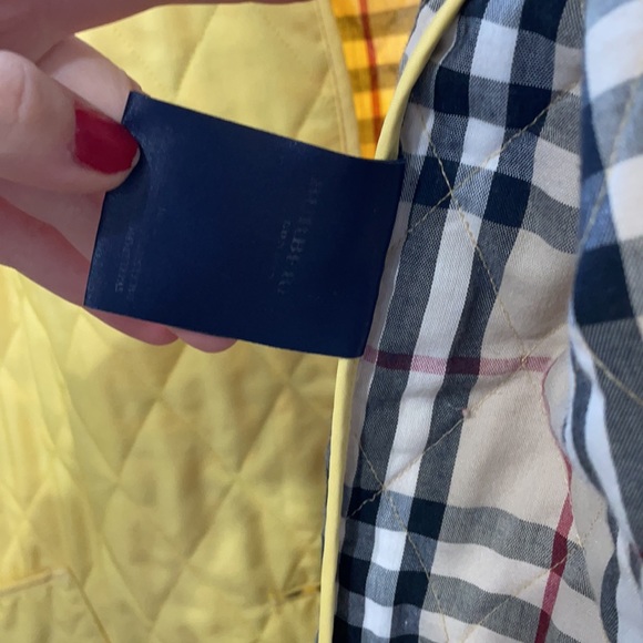 Yellow Burberry rain jacket - Picture 6 of 8